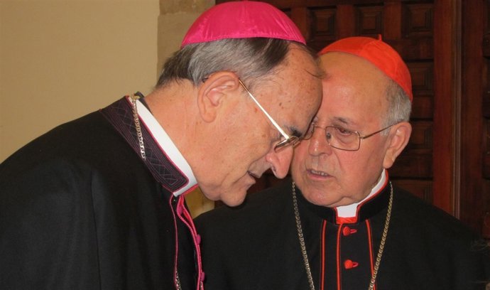 El presidente de la COnferencia Episcopal habla con el obispo de Salamanca