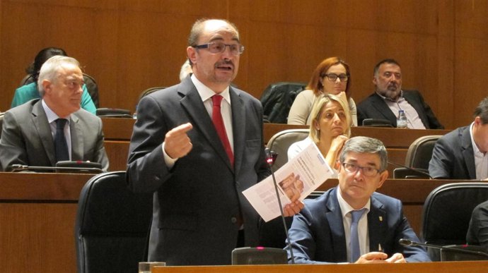 Javier Lambán, en el pleno de las Cortes