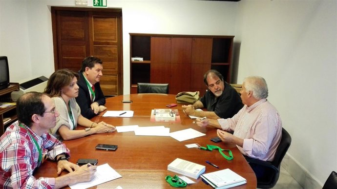 Cepes-A y Podemos durante la reunión