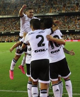 El Valencia gana en Liga en Mestalla