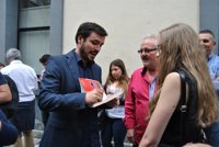 Garzón (IU) defiende una solución al "conflicto de identidad" catalán sin Rajoy ni Mas