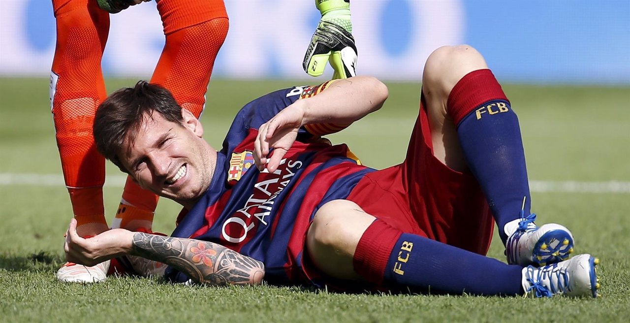 Lionel Messi cae lesionado