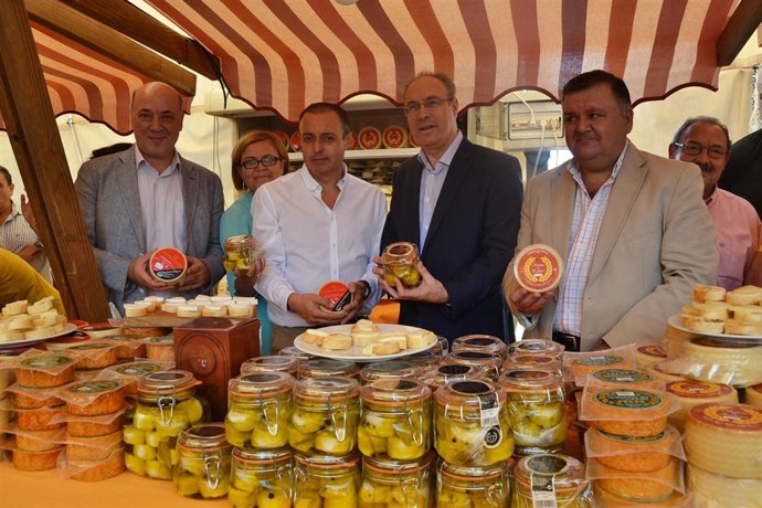 Visita de Juan Pablo Durán y Antonio Ruiz a la Fiesta del Queso de Zuheros