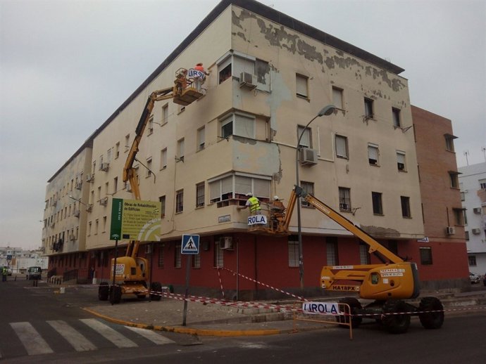 Rehabilitación de edificios plurifamiliares en la barriada de Rabesa.