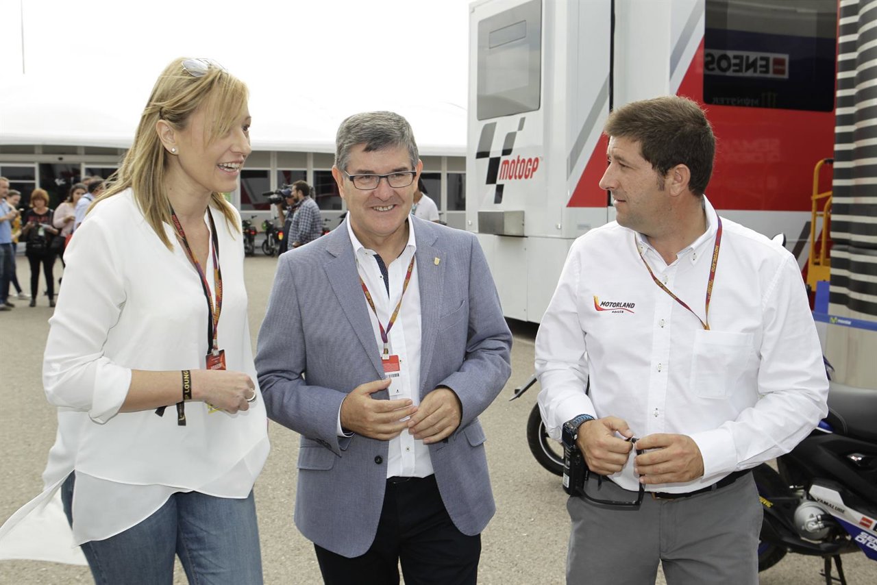Visita de Marta Gastón y Vicente Guillén a Motorland.