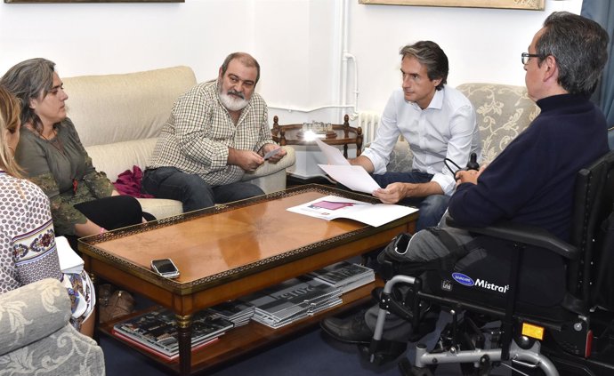 Reunión Ayuntamiento de Santander con la Asociación de Enfermos de Crohn 