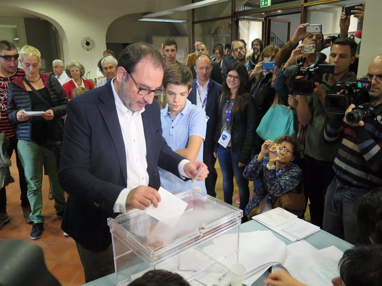 Ramon Espadaler (Unió) vota en Vic