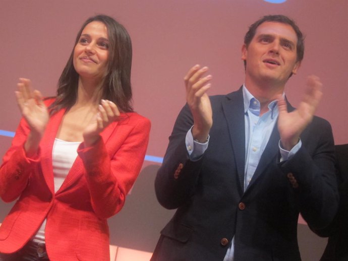 El líder de C's, Albert Rivera, y la candidata a la Generalitat, Inés Arrimadas