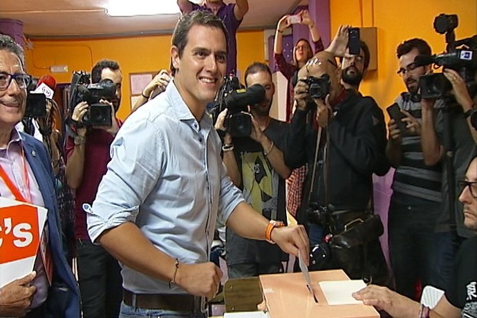 Rivera vota y llama a la participación masiva