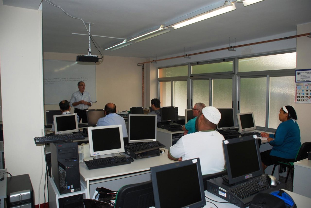 Voluntariado de Ibercaja en informática 