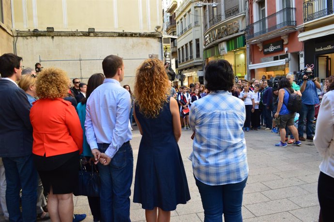 Sucesos. Minutos De Silencio En Lleida Por El Atropello Mortal De Una Mujer Y Un