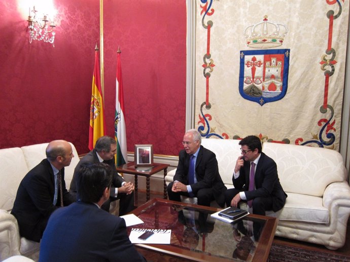 Ceniceros recibe al presidente de Telefónica