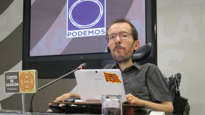 Pablo Echenique (Podemos), en rueda de prensa en las Cortes de Aragón