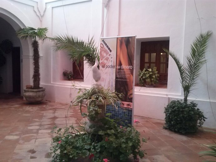 Exposición para concienciar contra la trata de personas. 