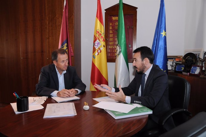 El delegado de la Junta en Cádiz con el alcalde de Chiclana