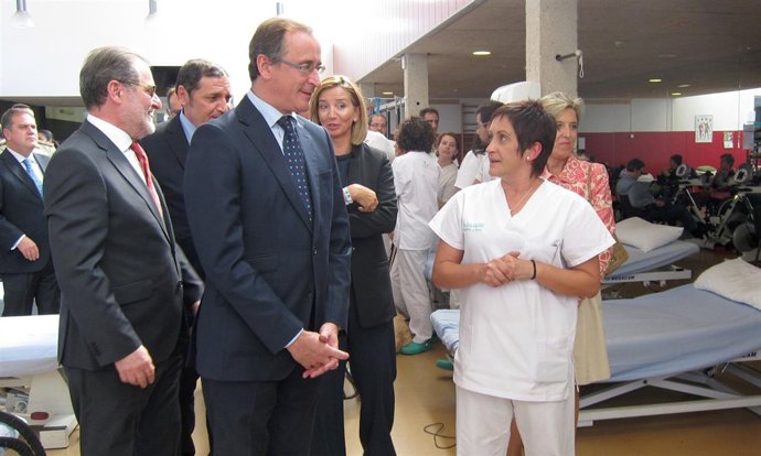 Alonso durante su visita a las instalaciones de Aspaym