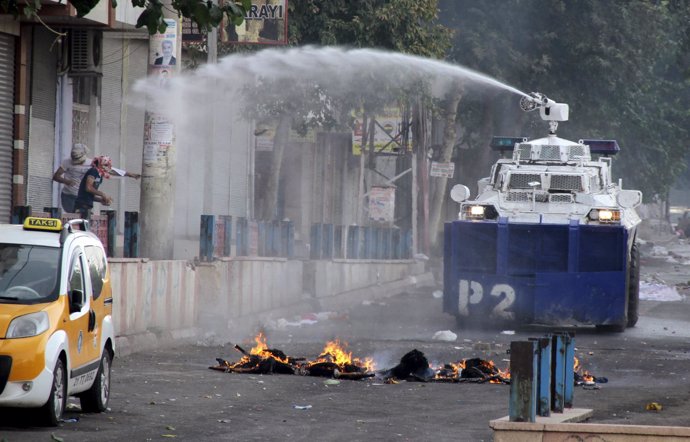 Disturbios entre kurdos y Policía en Diyarbakir, Turquía