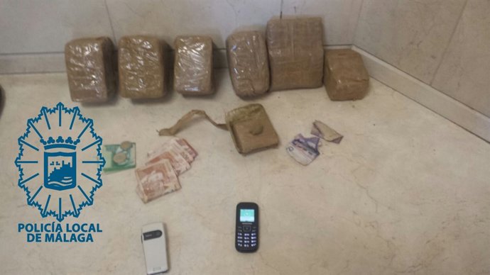 Hachís droga roca cocaína dinero policía local málaga GOA
