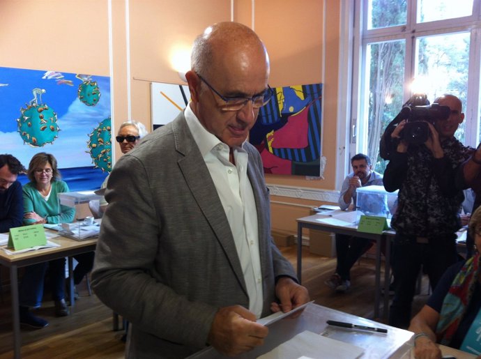 Josep Antoni Duran (Unió) votando