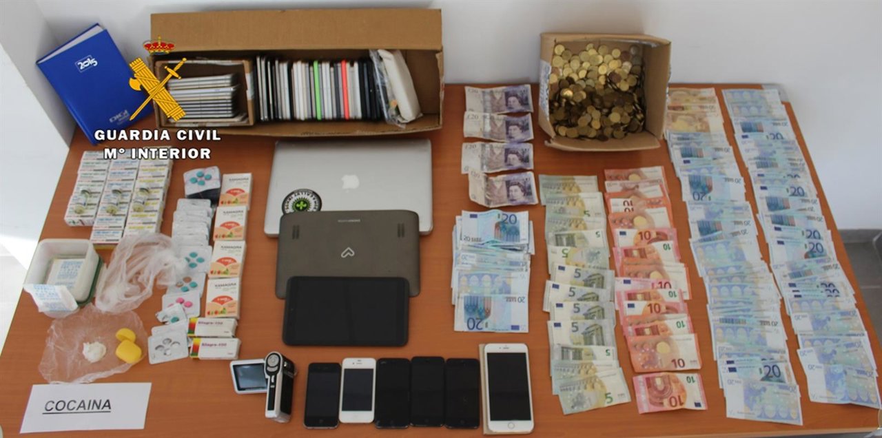  Desmantelado Un Punto De Venta De Drogas Y Recepción De Teléfonos 