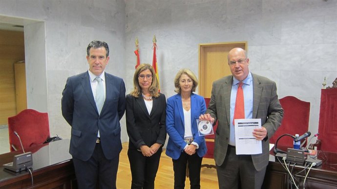 Fiscales vascos entregan la memoria 2014. Fiscalía. Calparsoro