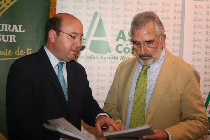 Fernández de Mesa (dcha.) y el secretario general de Asaja, Rafael Navas