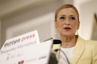 Cifuentes se jacta de ser "el verdadero Gobierno de la gente" frente a otros de "prejuicios y incertidumbres"