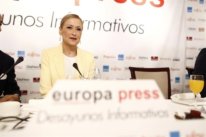 Cristina Cifuentes en los Desayunos de Europa Press
