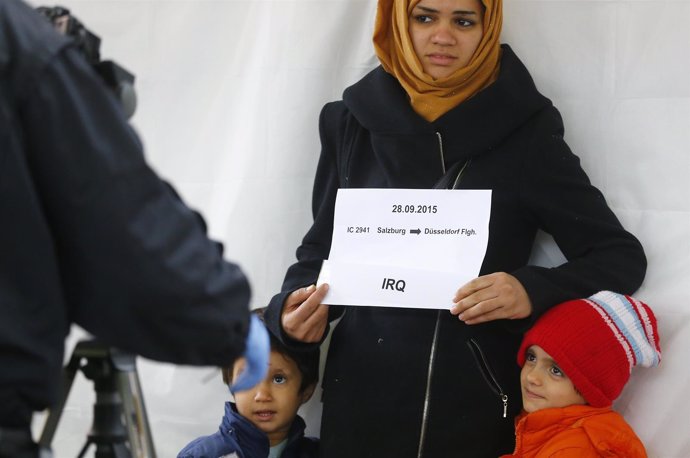 Inmigrantes registrados a su llegada a Freilassing, en Alemania