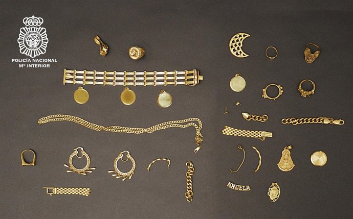 Joyas robadas por el detenido. 