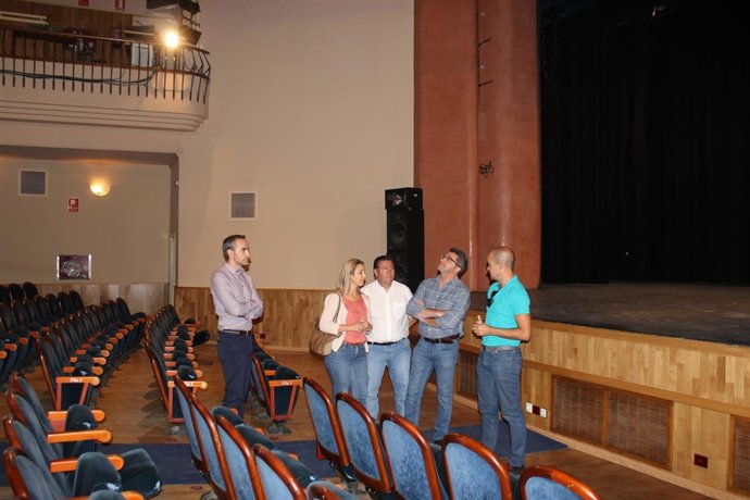 Gutiérrez Limones comprueba la remodelación del Gutiérrez de Alba.