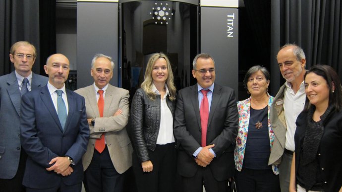 La consejera Pilar Alegría visita el Instituto de Nanotecnología de Aragón