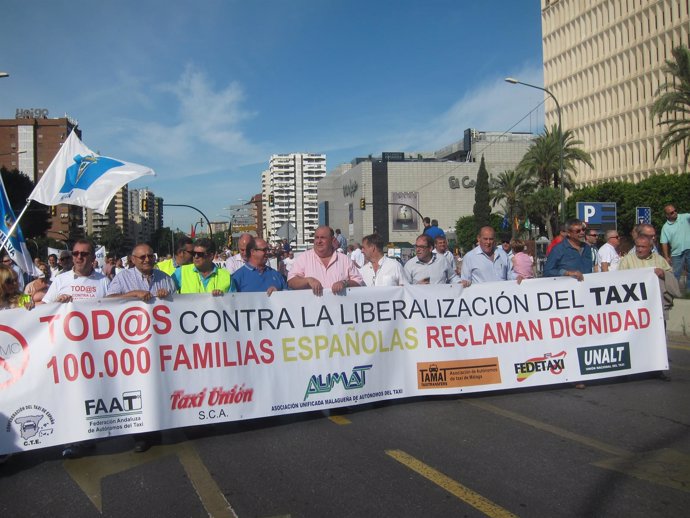 Manifestación de taxistas en Málaga contra liberalización sector