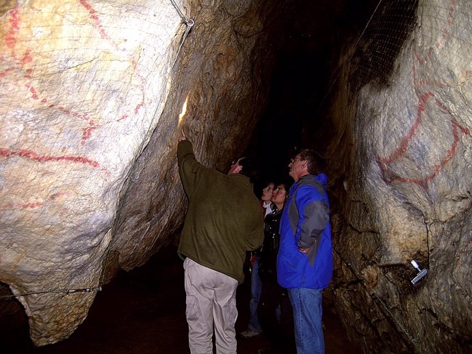 Visita a la cueva de Covalanas