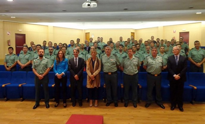 Teresa Palmer y el equipo del Emume