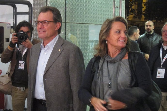 Pte.Generalitat Artur Mas y su esposa Helena Rakosnik el 9N