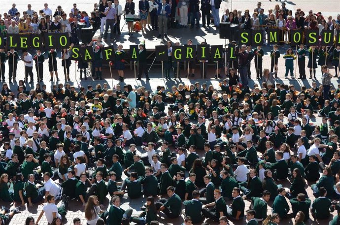Participantes en el 'flashmob' en la Plaza Mayor.