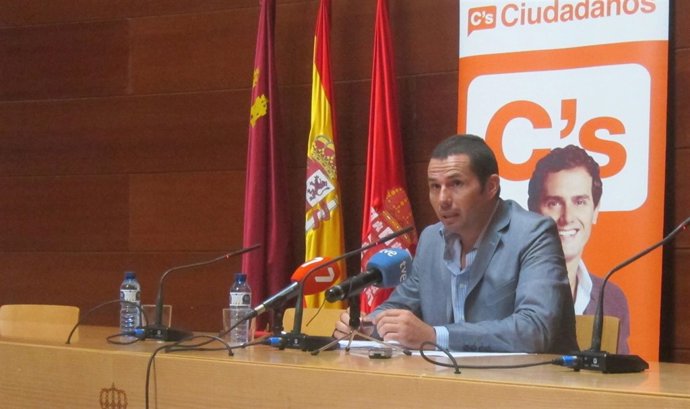 Mario Gómez de Ciudadanos en rueda de prensa