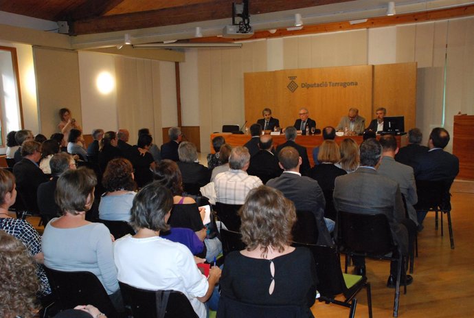 Municipios y consejos comarcales de Tarragona organizan la acogida de refugiados