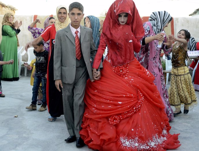 Un chico y una chica van a casarse en Irak, matrimonio infantil