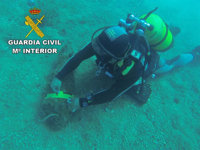 Bomba de aviación detonada en la playa de El Zapillo, en Almería