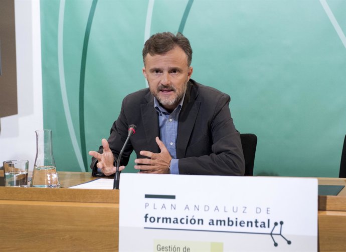 El consejero andaluz de Medio Ambiente, José Fiscal