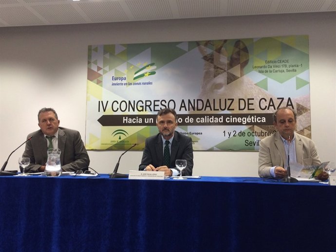 El consejero de Medio Ambiente, José Fiscal, inaugura el IV Congreso de Caza
