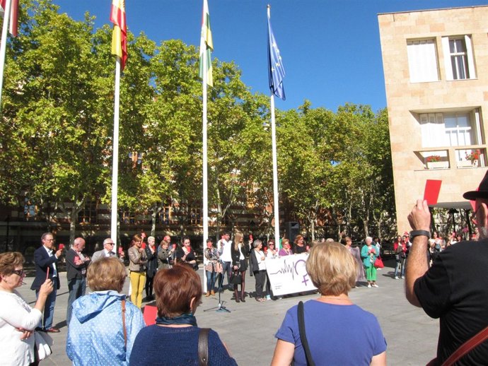 Concentración contra la violencia de género en Logroño