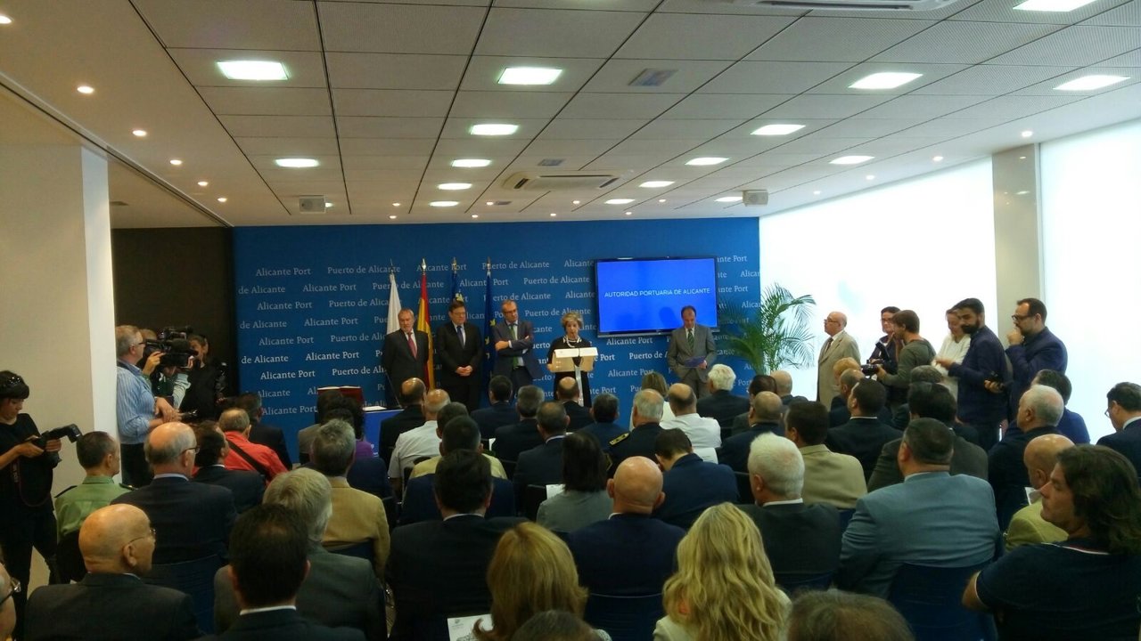 Ximo Puig preside la toma de posesión del presidente de Autoridad Portuaria