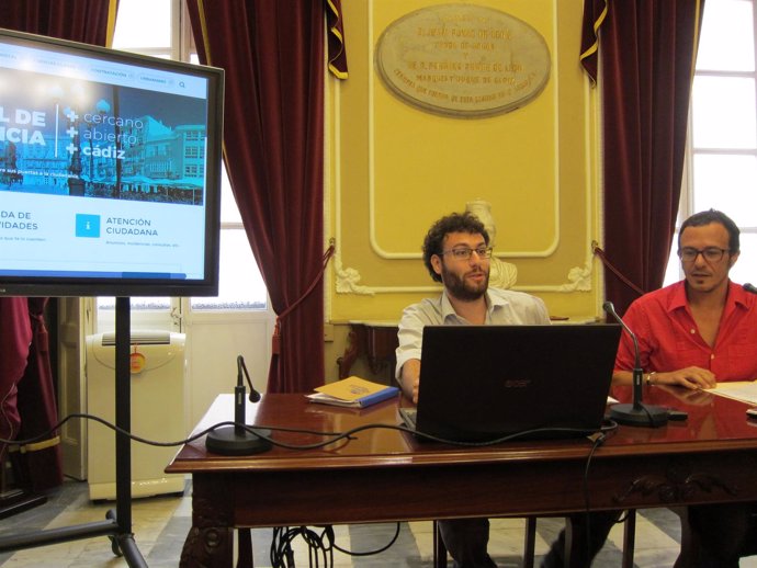 El alcalde de Cádiz presenta el nuevo 'Portal de Transparencia'