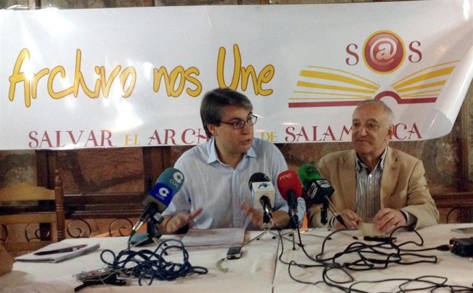 Los responsables de la asociación 'Salvar el Archivo de Salamanca' 