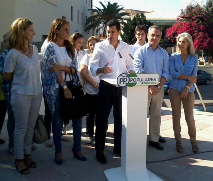 Juanma Moreno, este jueves en Dos Hermanas (Sevilla)