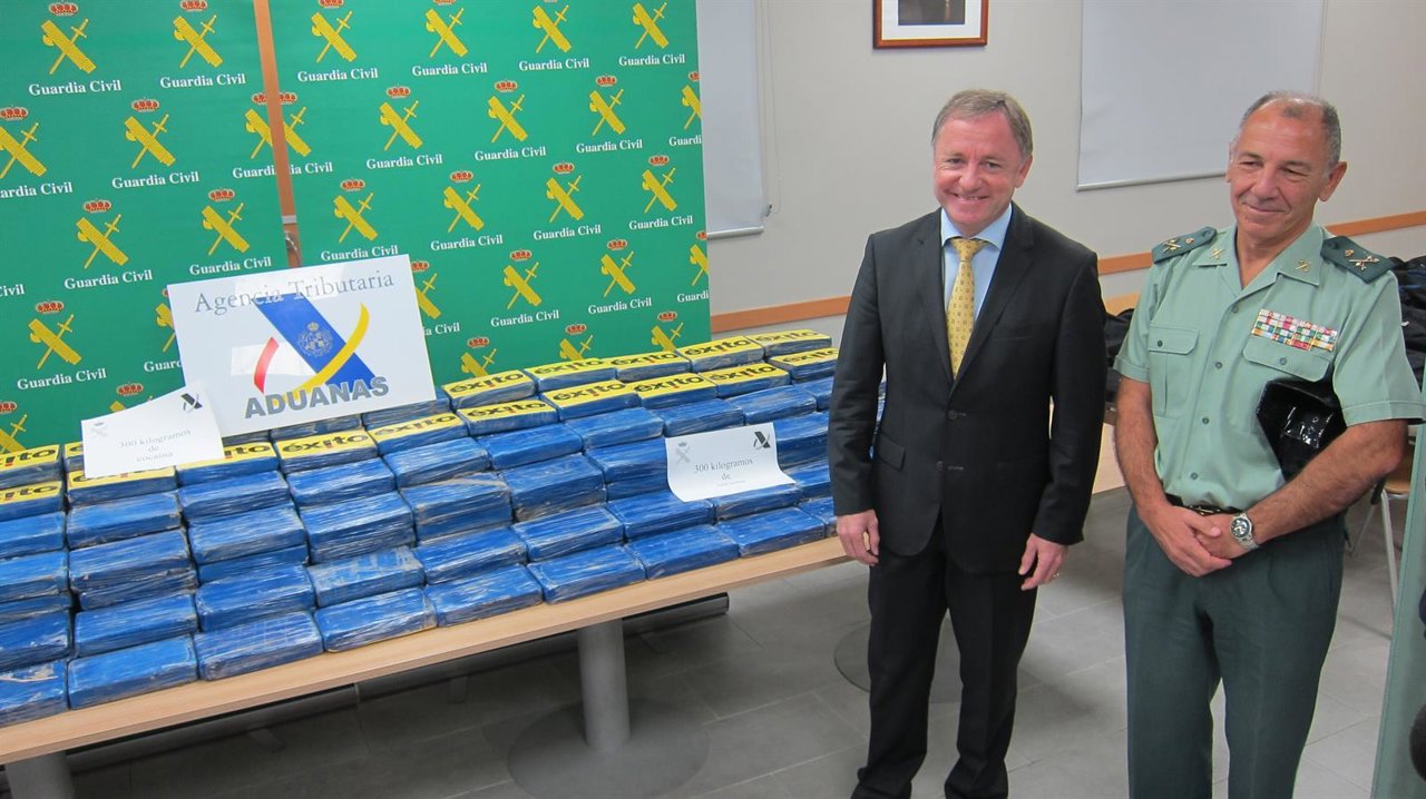 Moragues y Santafé muestran el alijo de cocaína incautado