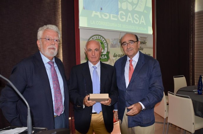 Premios con motivo del 30 aniversario de Asegasa, con Ricardo Serra, de Asaja